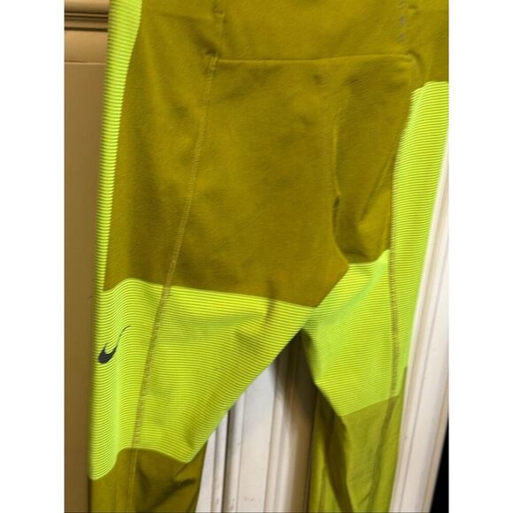 Nike Women's High Waisted Tech Pack Cropped Tights Moss Volt Green Medium - Picture 2 of 9